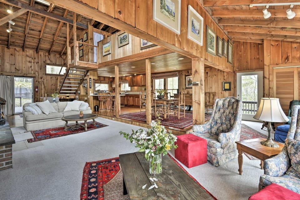 Skaneateles Lake Home: Water Views & Private Beach House in Spafford