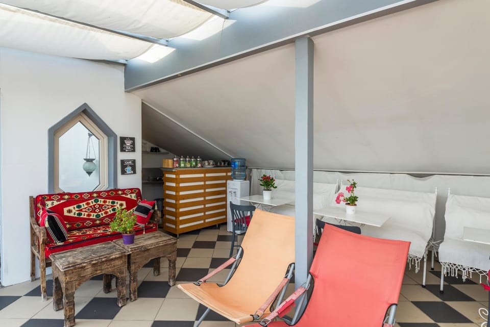 Property building, Patio, Balcony/Terrace, Seating area