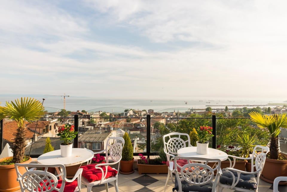 Property building, Balcony/Terrace, Sea view