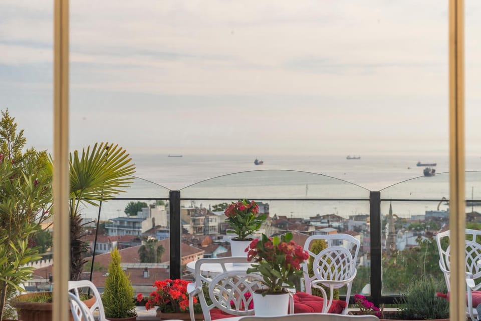 Property building, Balcony/Terrace