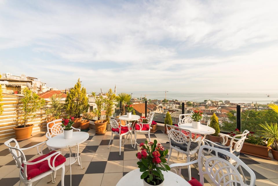 Property building, Balcony/Terrace