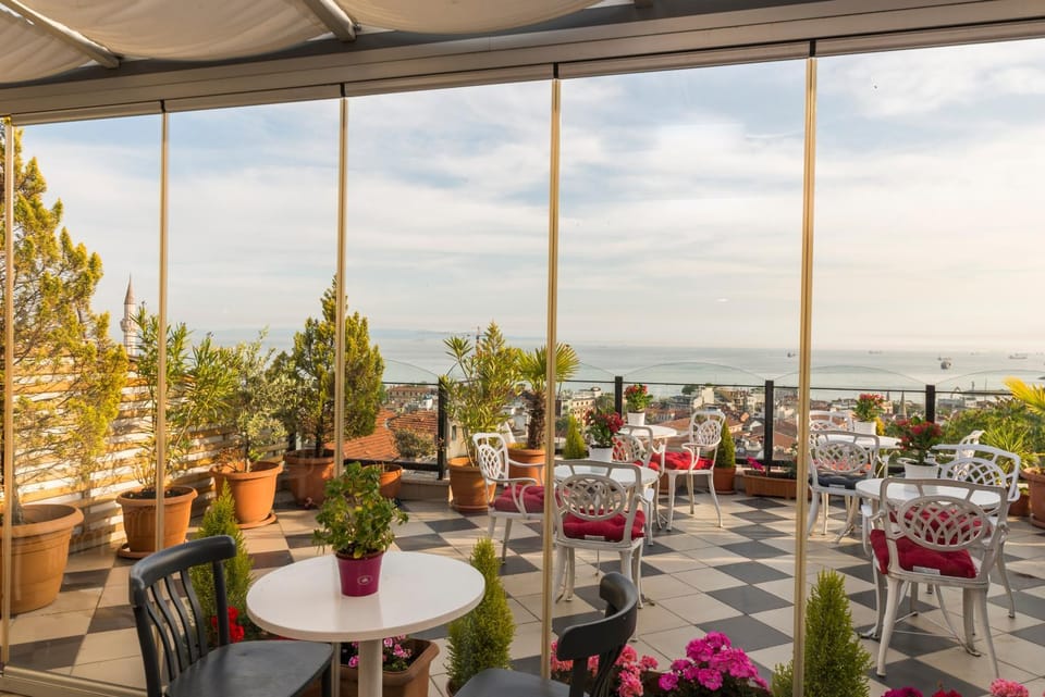 Property building, Balcony/Terrace, Balcony/Terrace, Sea view