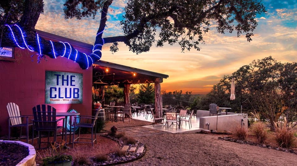 Facade/entrance, Lounge or bar, Dinner, Alcoholic drinks, Non alcoholic drinks, Sunset