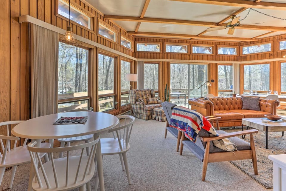 Walk to Big Bass Lake: Family Home w/ Deck! House in Pocono Mountains
