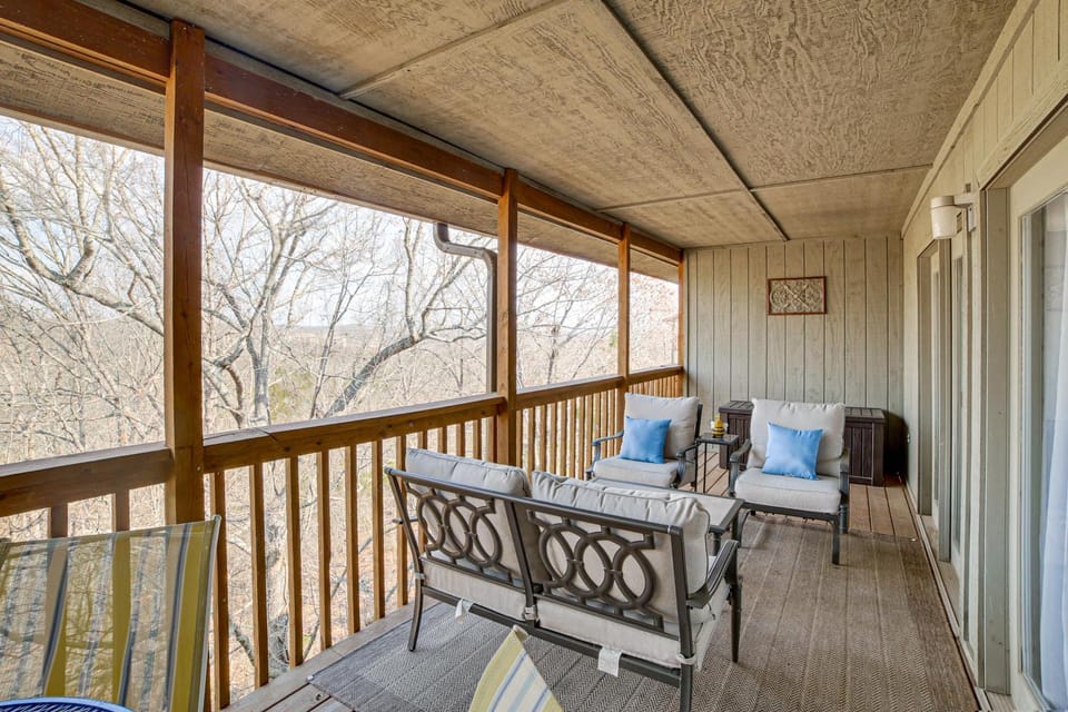 Family-Friendly Condo: 1 Mi to Silver Dollar City! House in Table Rock Lake