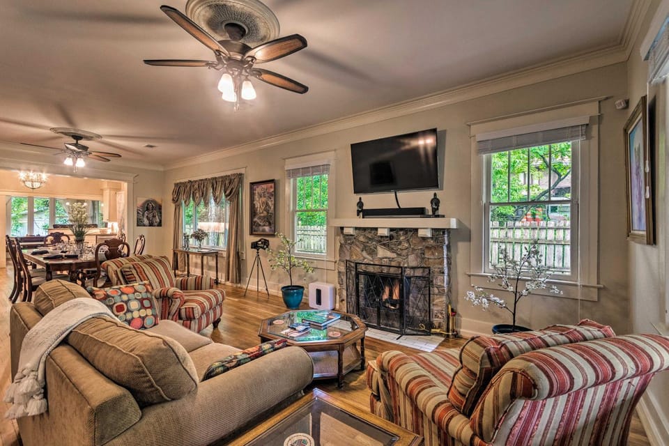 Spacious & Updated 1920's HSNP Craftsmen Home House in Hot Springs