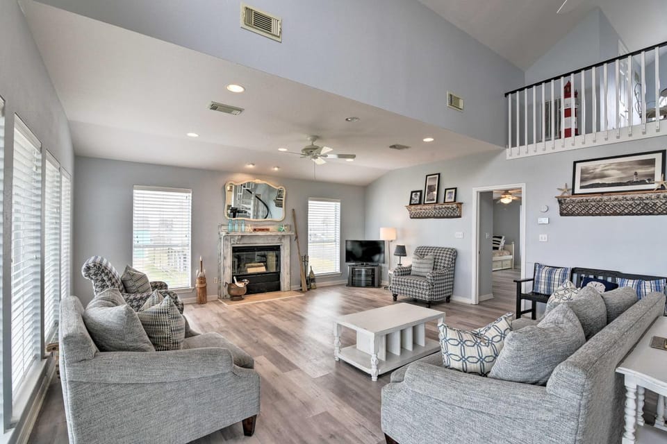 Beachside Living: Family Retreat in Galveston House in Galveston Island