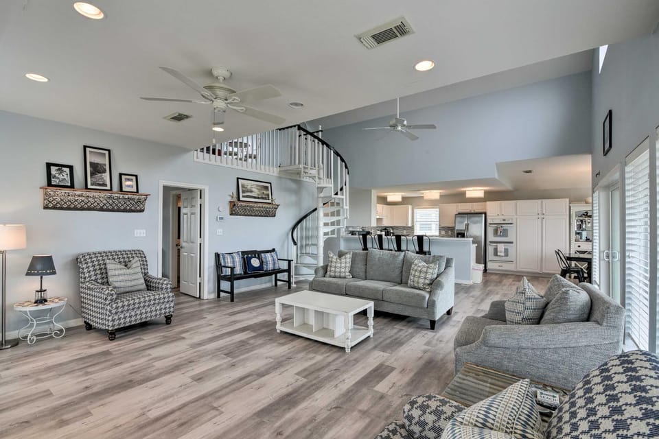 Beachside Living: Family Retreat in Galveston House in Galveston Island