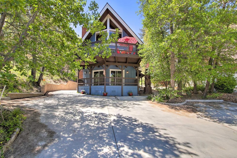 Bikes + Game Room: Lovely Lake Arrowhead Home! House in Lake Arrowhead