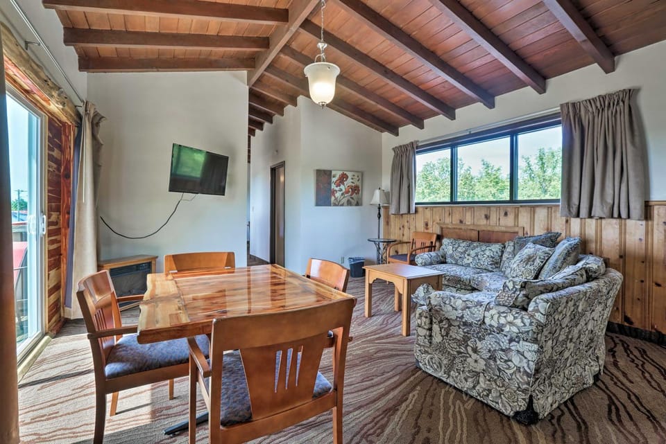Burkesville Apt w/ Deck, Views & Pool Access! Apartment in Burkesville