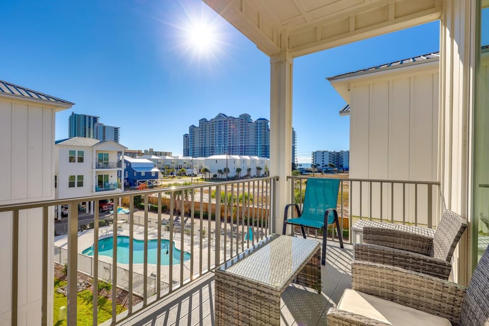Gulf Shores Home w/ Shared Pool, 2 Blocks to Beach House in Gulf Shores