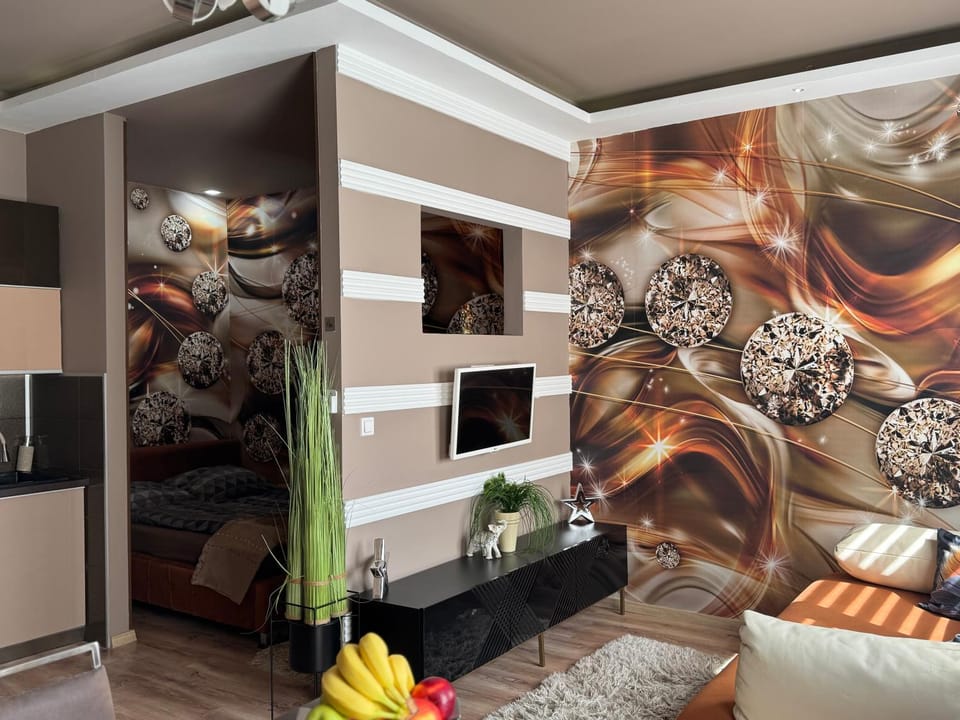 Bed, TV and multimedia, Living room, Photo of the whole room, Seating area