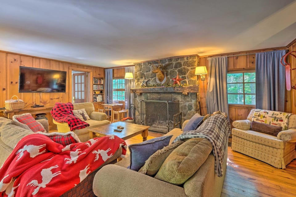 Charming Wilmington Cabin, 8 Mi. to Mt Snow! Cabin in Wilmington