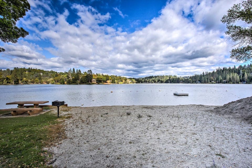 Mountain Paradise about 1 Mile to Pine Mountain Lake! House in Groveland