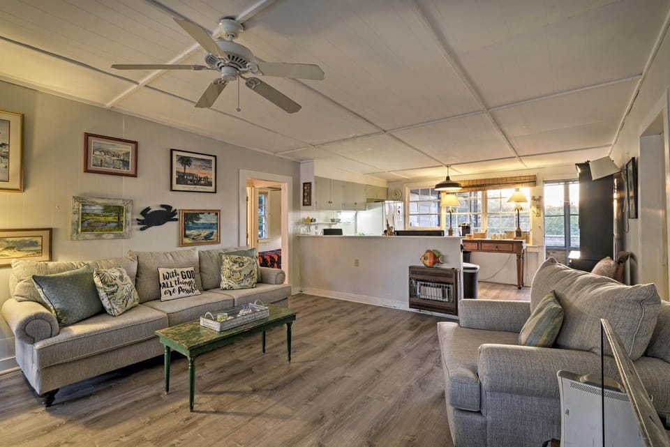 Pawleys Island House, - Steps to Beach and Creek! House in Pawleys Island