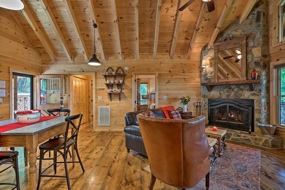 A Sunset Dream' - Upscale Blue Ridge Cabin! Cabin in Georgia