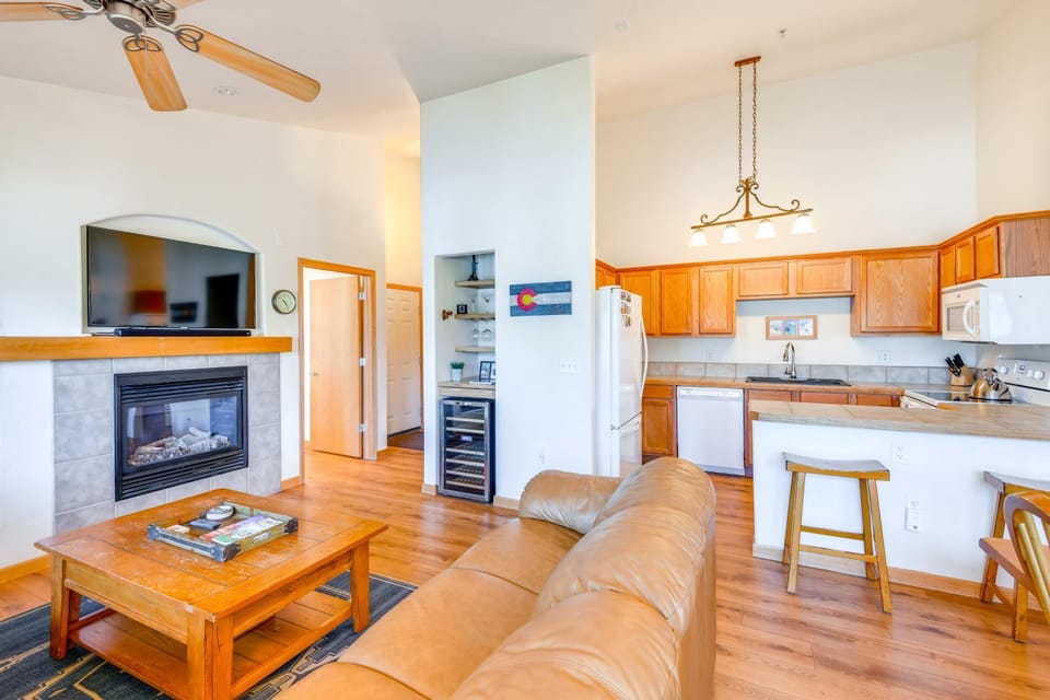 Condo w/ Mtn View < 1 Mi to Steamboat Resort! House in Steamboat Springs