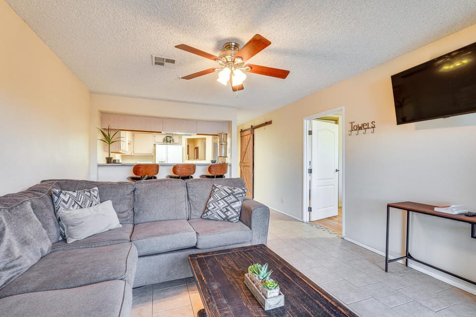 Walk to Golf & Beach: Queens Bay Resort Condo House in Lake Havasu City