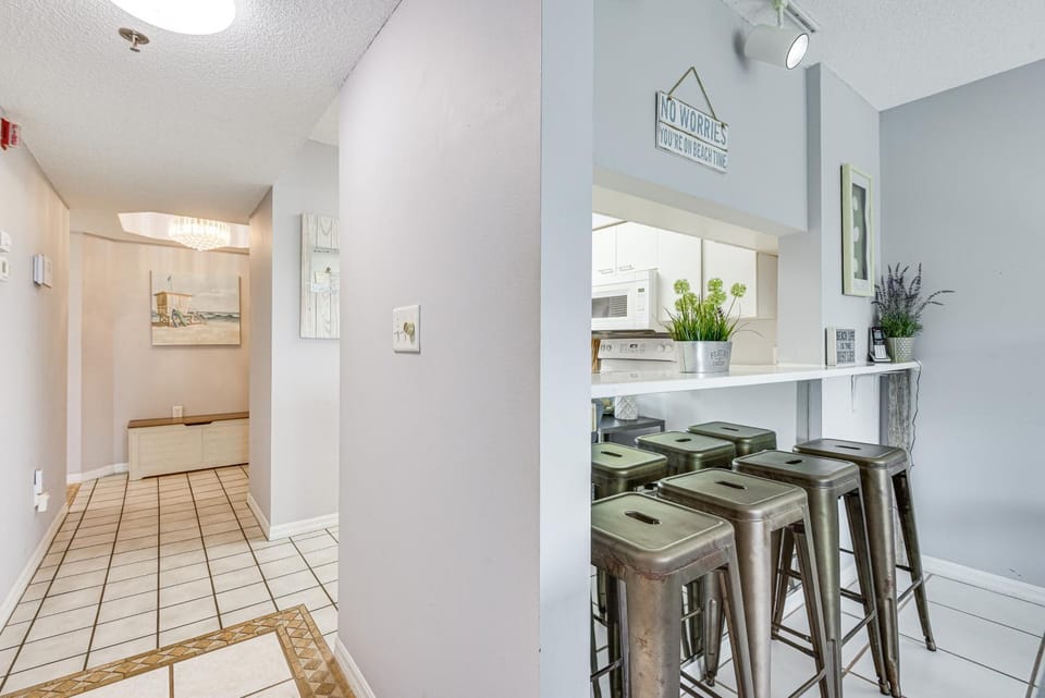 Pool Access, Walk to Manatee Beach: Coastal Condo House in Holmes Beach