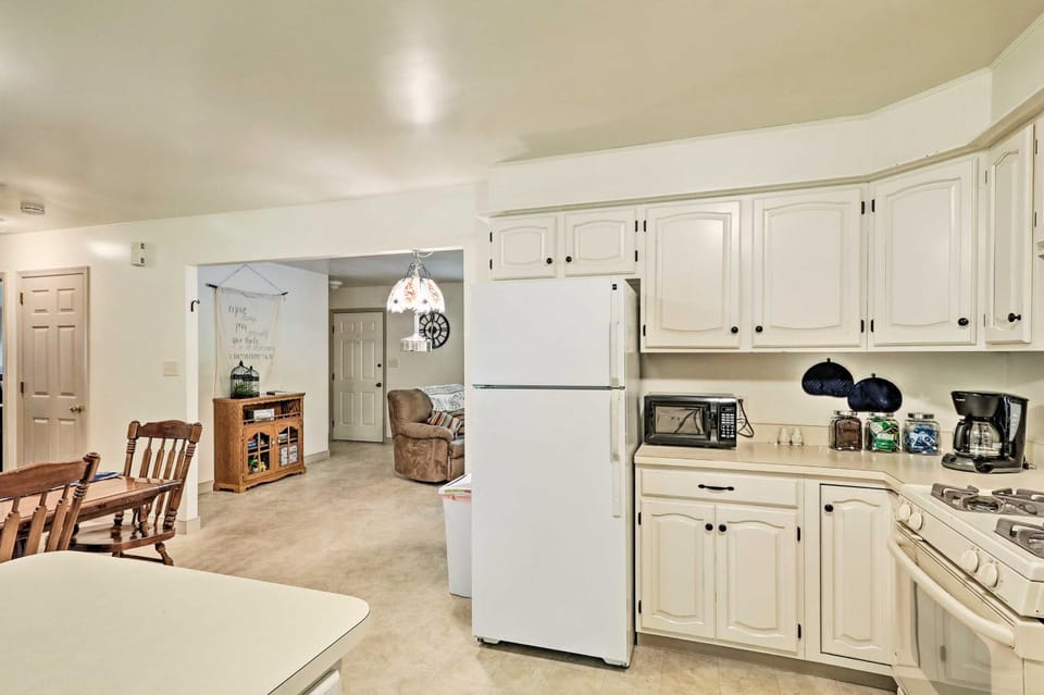 Family Home w/ WiFi, 14 Mi to Dutch Wonderland! House in Pennsylvania