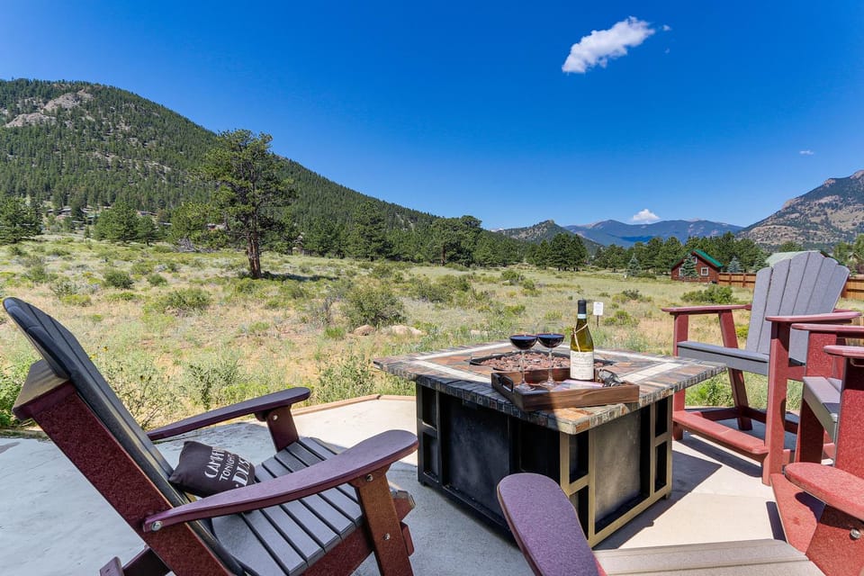 3 Mi to RMNP! Mtn-View Retreat in Estes Park House in Estes Park