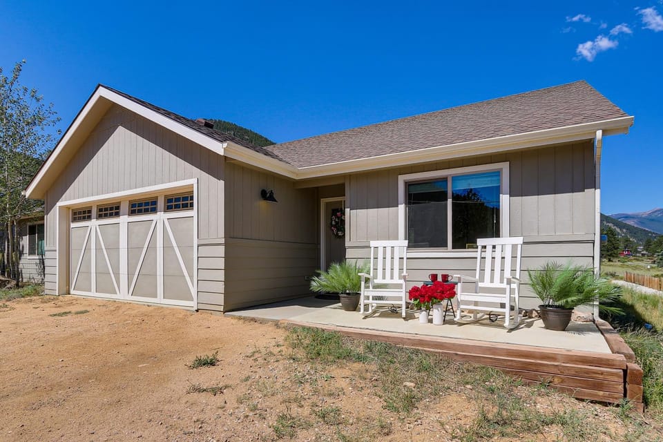 3 Mi to RMNP! Mtn-View Retreat in Estes Park House in Estes Park