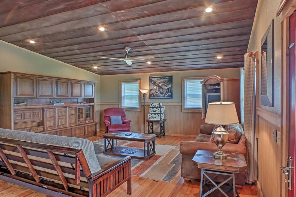 The Aviator at Kudzu Cove Cabins Resort Cabin in Guntersville Lake