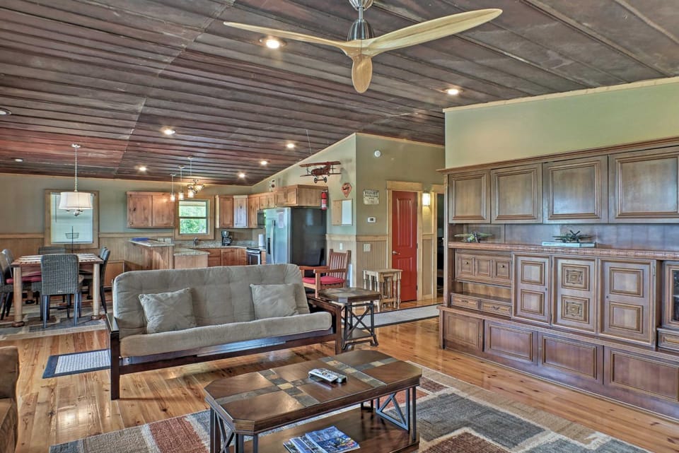 The Aviator at Kudzu Cove Cabins Resort Cabin in Guntersville Lake