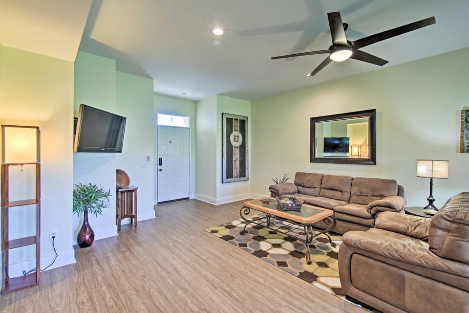 Cathedral City Condo on Golf Course w/ Patio! House in Cathedral City