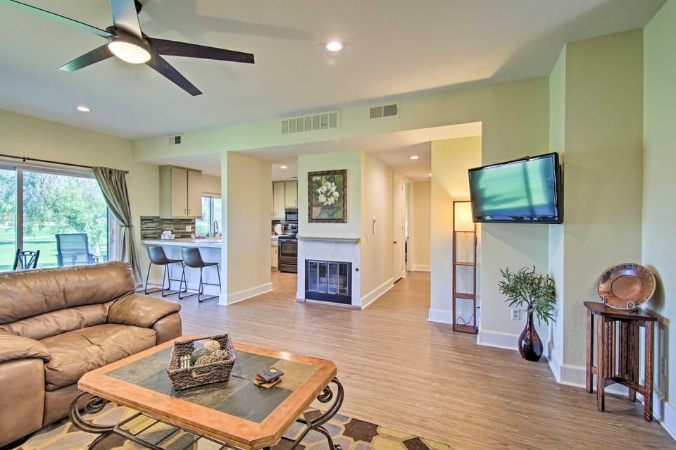 Cathedral City Condo on Golf Course w/ Patio! House in Cathedral City