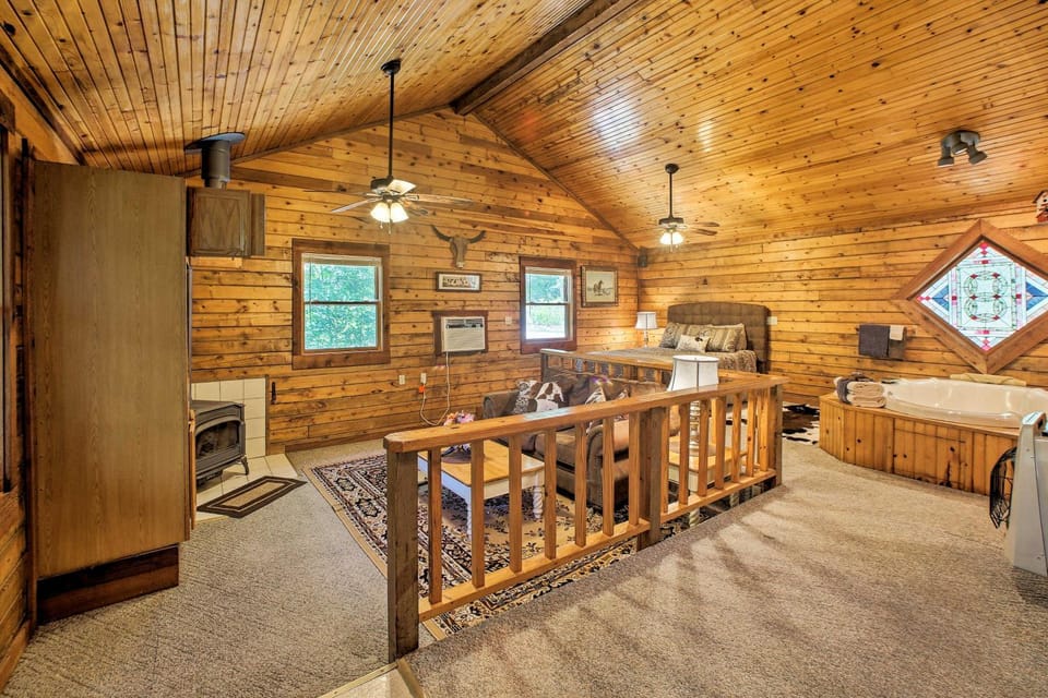 Secluded Studio 1 mi to Thorncrown Chapel House in Eureka Springs