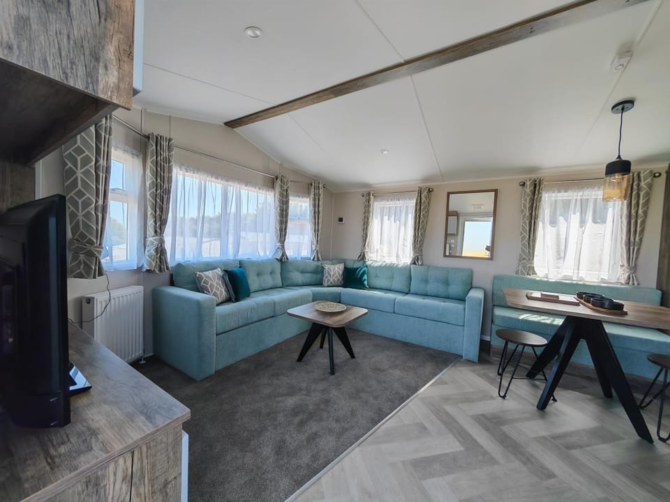 TV and multimedia, Living room, Dining area