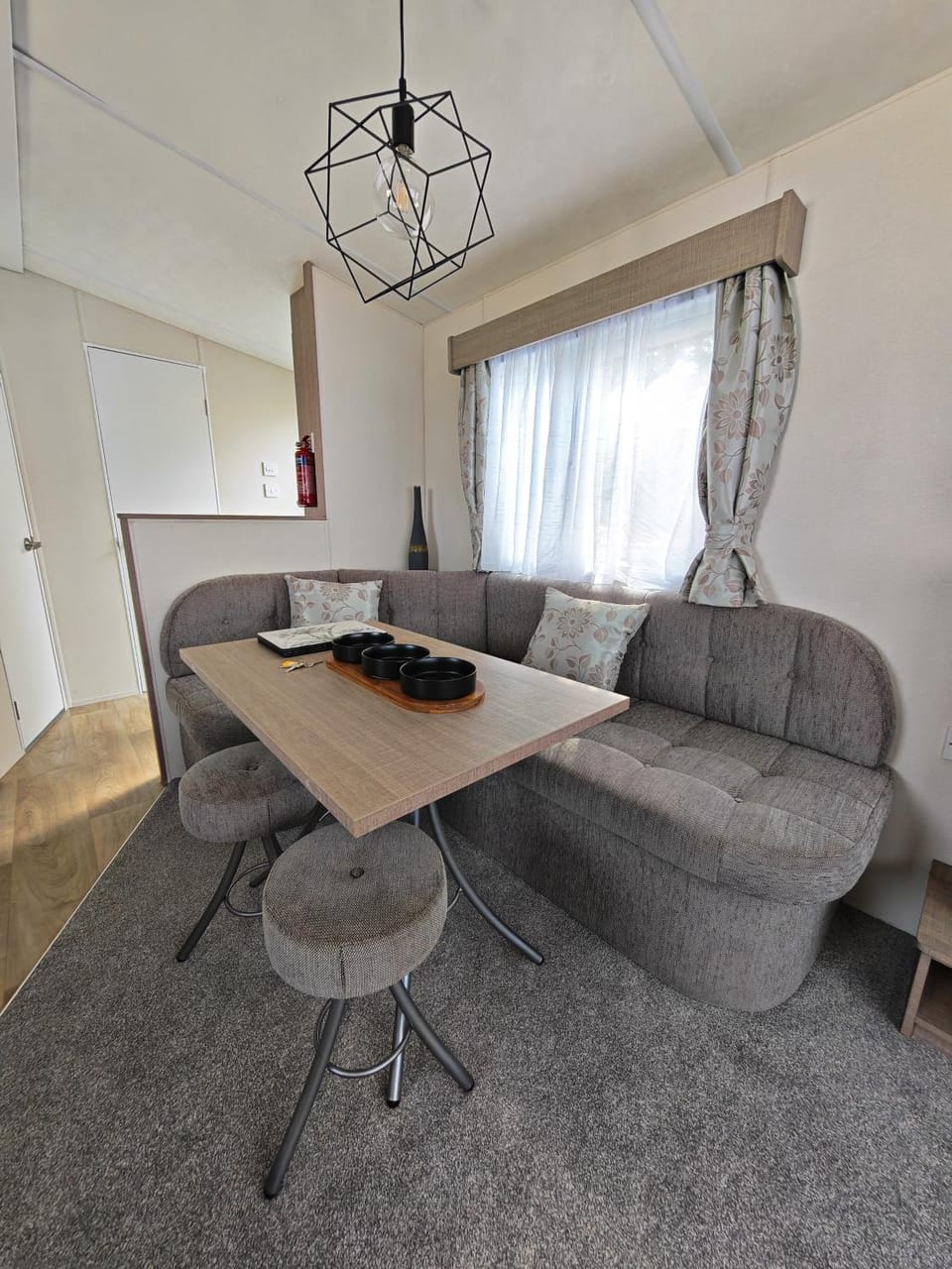 Seating area, Dining area