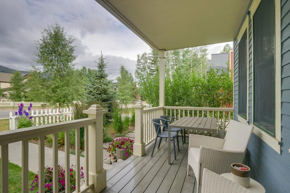 Steps to Gondola! ‘French Fox’ Dtwn Breck Escape House in Breckenridge