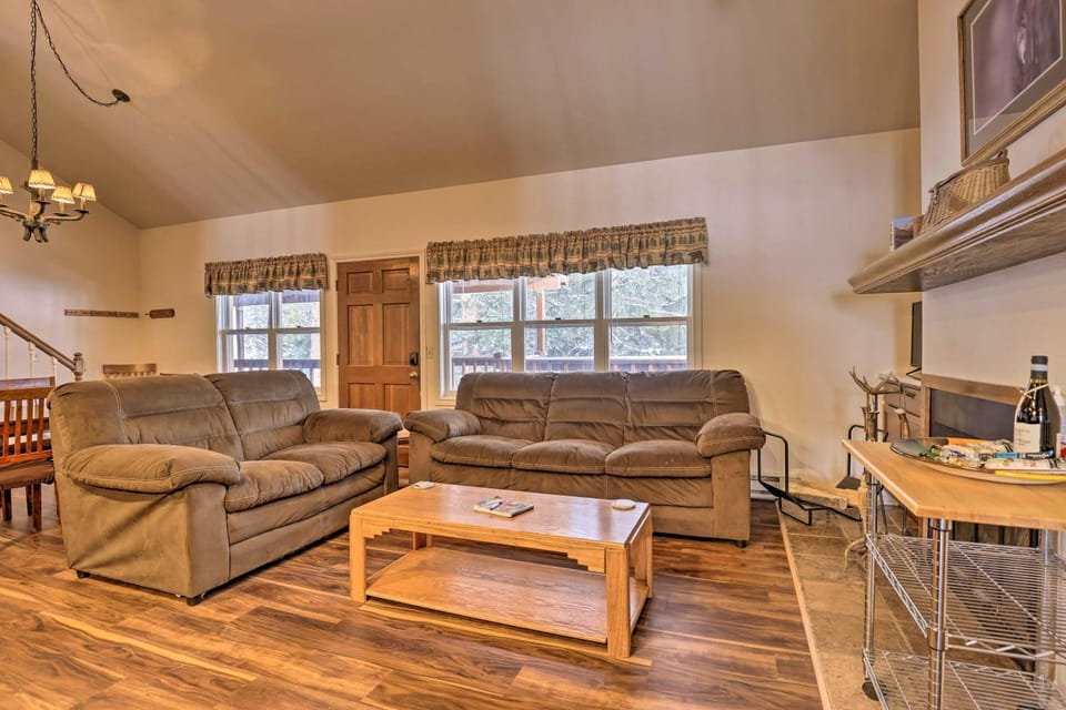Fireplace & Stream Access: Cozy Grand Lake Retreat House in Grand Lake