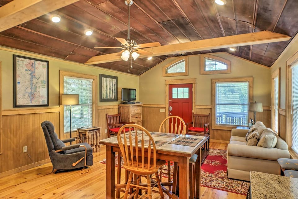 The Treehouse at Kudzu Cove Cabins Resort Cabin in Guntersville Lake