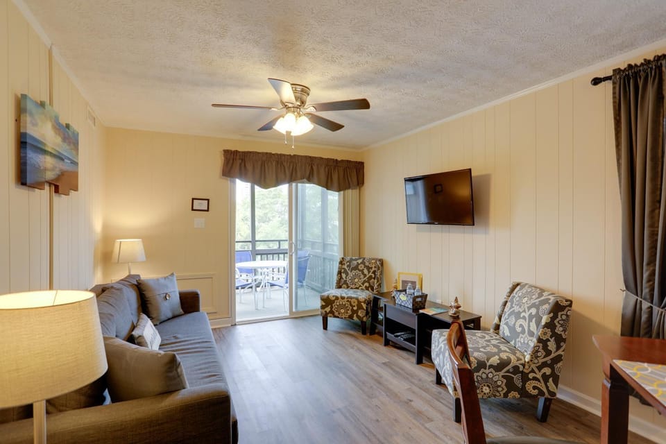Near Singleton Swash: Myrtle Condo w/ Resort Pool! House in South Carolina
