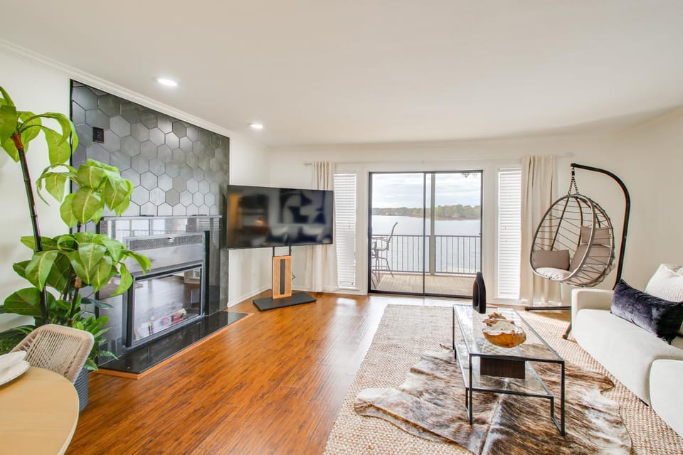 Sunset-View Resort Condo on Lake Hamilton! House in Lake Hamilton