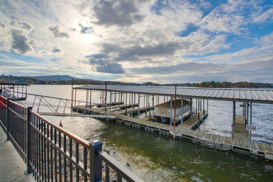 Sunset-View Resort Condo on Lake Hamilton! House in Lake Hamilton