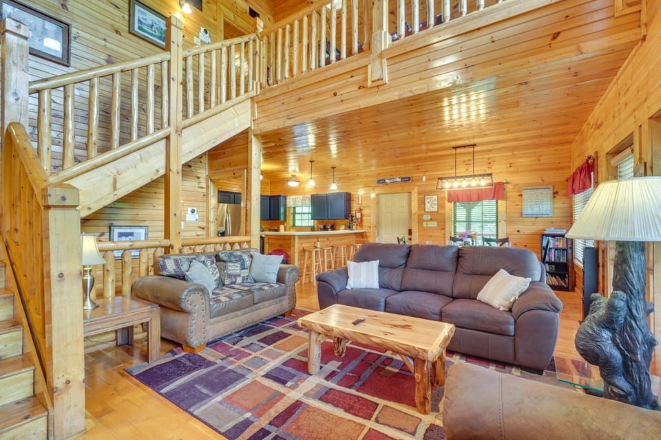 Secluded Smoky Mountain Cabin w/ Theater & Hot Tub Cabin in Sevier County