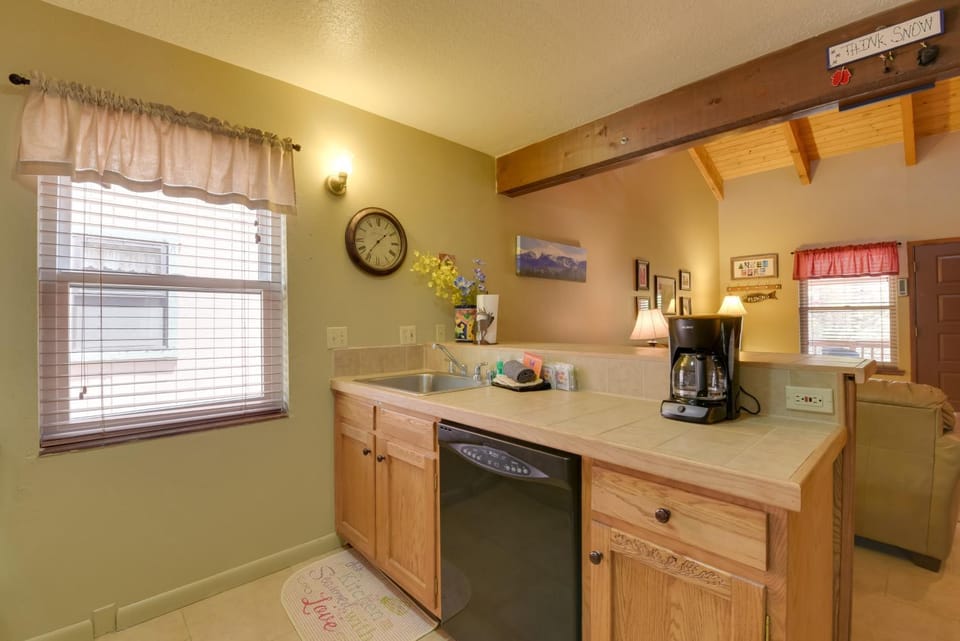 Condo w/ Grill Access: Close to Angel Fire Resort House in Angel Fire