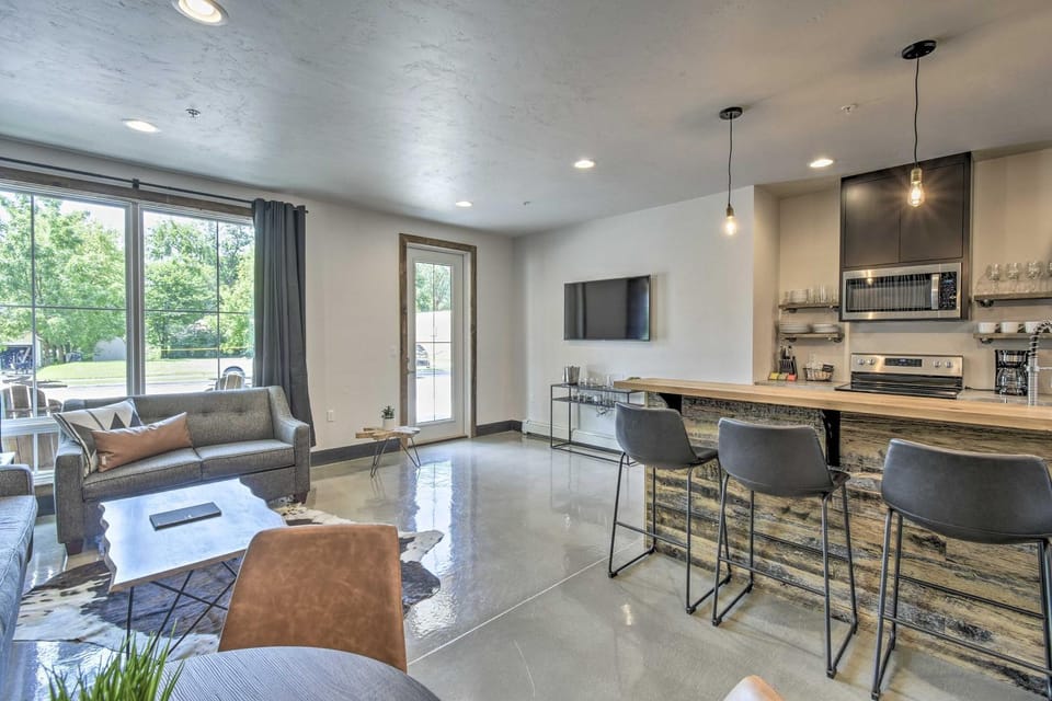 Elkhart Lake Townhome - 3 Mi to Road America! House in Elkhart Lake