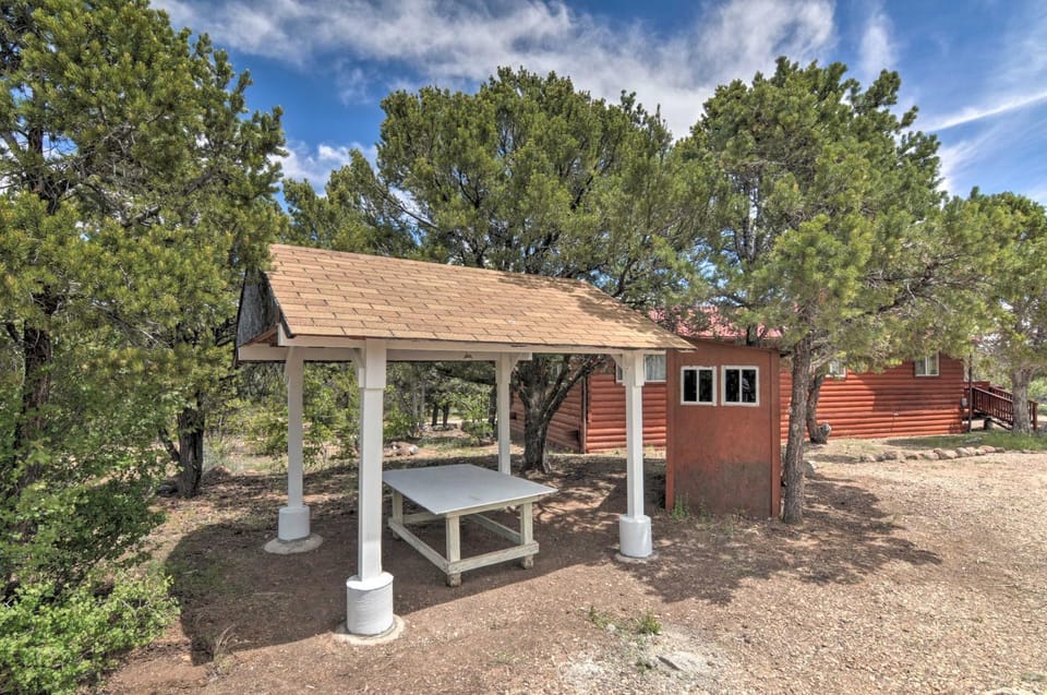 Cabin 6 Mi to Burr Trail, 32 Mi to Escalante! Cabin in Capitol Reef