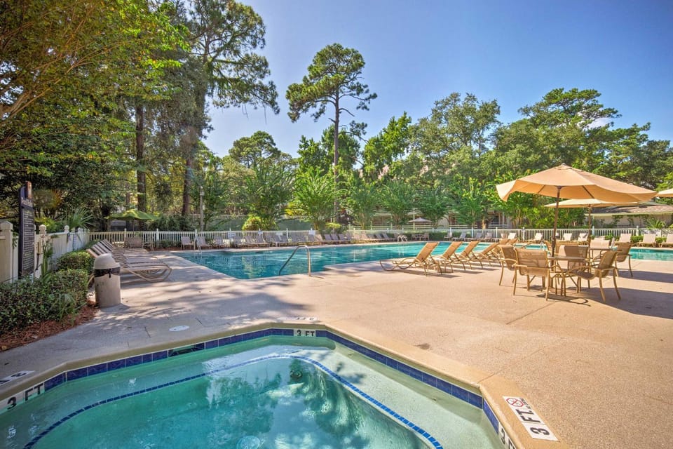 Pool Deck Access & Walk to Beach: Hilton Head Unit House in Hilton Head Island