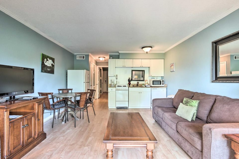 Walk to Folly Field Beach: Condo in Hilton Head! House in Hilton Head Island