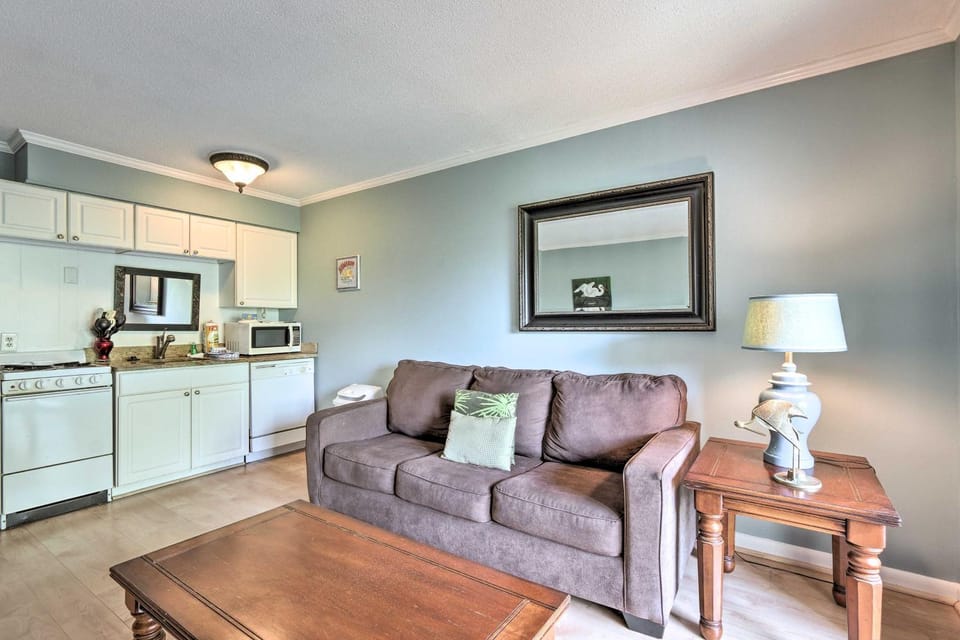 Walk to Folly Field Beach: Condo in Hilton Head! House in Hilton Head Island