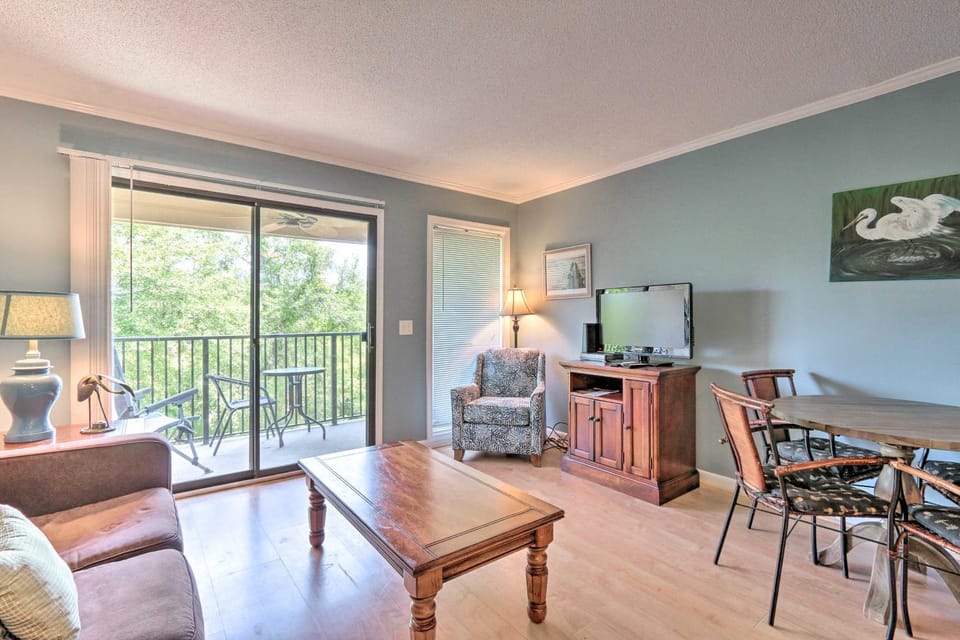 Walk to Folly Field Beach: Condo in Hilton Head! House in Hilton Head Island