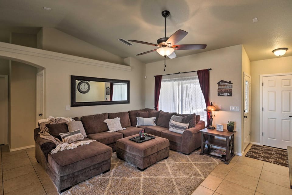 2 Mi to Beach: Lake Havasu Gem w/ Pool & Spa! House in Lake Havasu City