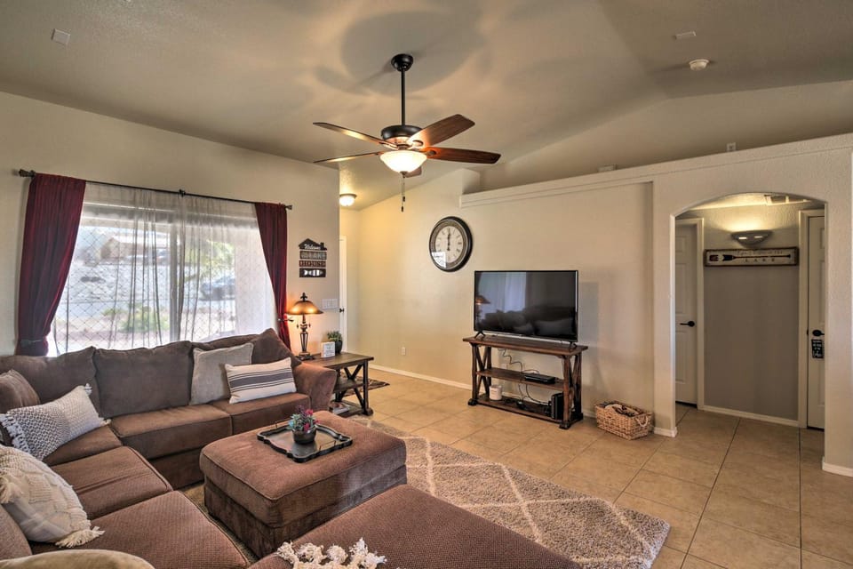 2 Mi to Beach: Lake Havasu Gem w/ Pool & Spa! House in Lake Havasu City