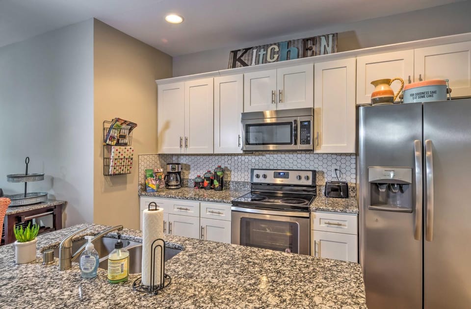 Updated Apt: 1 Mi to Western Kentucky University! Apartment in Bowling Green